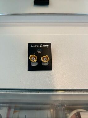 Fashion Jewelry Gold Floral Stud Earrings with Clear Crystal